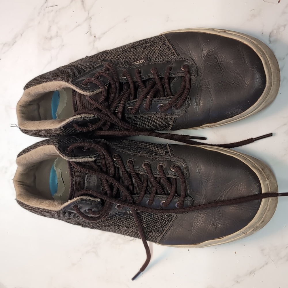 Vans mid leather shoe